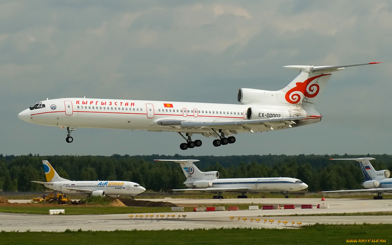 Кыргызстан купил самолет. Ту 154 Kyrgyzstan. Tupolev tu-154m. Tupolev tu-154. 154 Авиакомпания Кыргызстан.